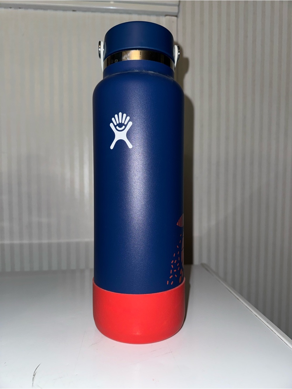 Hydro Flask Navy Bottle with Red Base - Insulated Stainless Steel